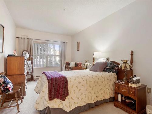 115-1485 Garnet Rd, Saanich, BC - Indoor Photo Showing Bedroom