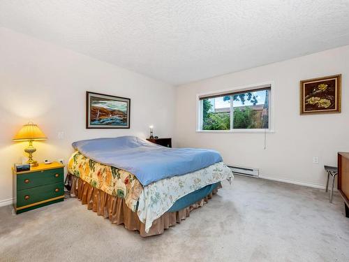 102-9993 Fourth St, Sidney, BC - Indoor Photo Showing Bedroom