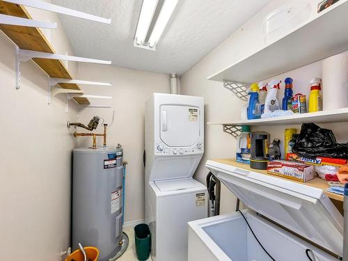 102-9993 Fourth St, Sidney, BC - Indoor Photo Showing Laundry Room