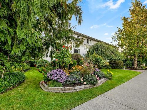 102-9993 Fourth St, Sidney, BC - Outdoor