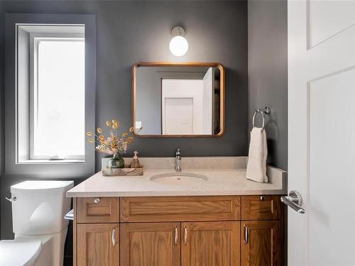 1269 Dunsterville Ave, Saanich, BC - Indoor Photo Showing Bathroom