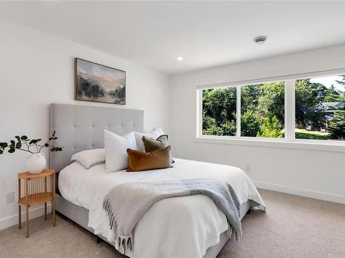 1269 Dunsterville Ave, Saanich, BC - Indoor Photo Showing Bedroom