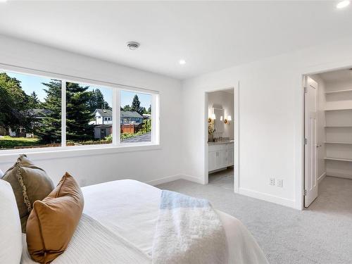 1269 Dunsterville Ave, Saanich, BC - Indoor Photo Showing Bedroom