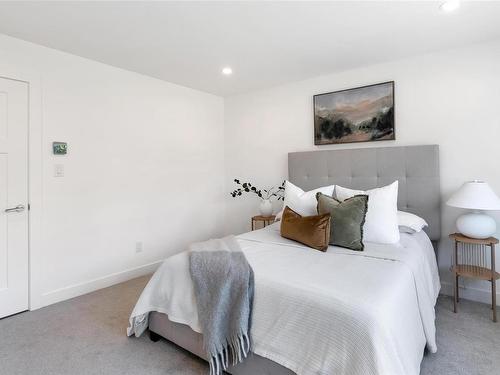 1269 Dunsterville Ave, Saanich, BC - Indoor Photo Showing Bedroom