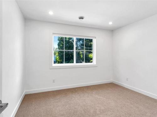 1269 Dunsterville Ave, Saanich, BC - Indoor Photo Showing Other Room