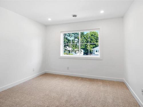 1269 Dunsterville Ave, Saanich, BC - Indoor Photo Showing Other Room