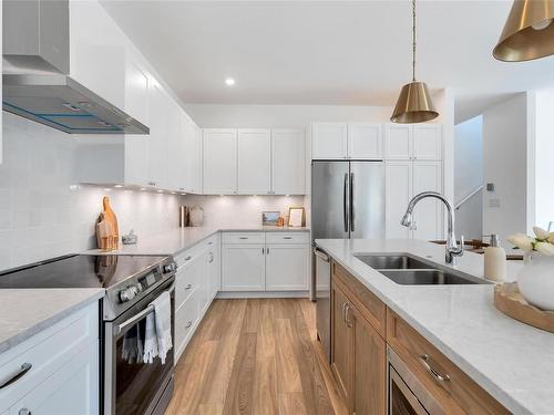 1269 Dunsterville Ave, Saanich, BC - Indoor Photo Showing Kitchen With Double Sink With Upgraded Kitchen