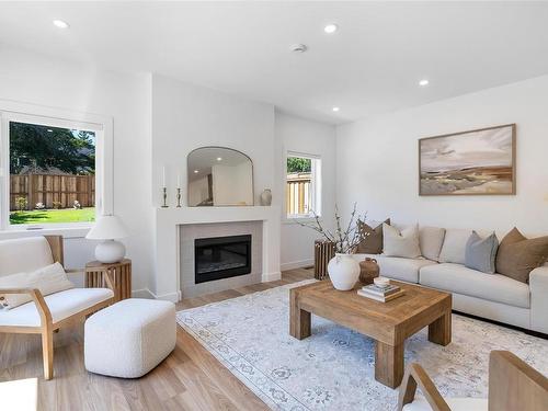 1269 Dunsterville Ave, Saanich, BC - Indoor Photo Showing Living Room With Fireplace