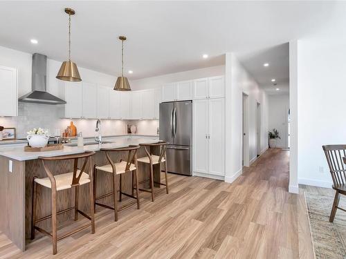 1269 Dunsterville Ave, Saanich, BC - Indoor Photo Showing Kitchen With Upgraded Kitchen