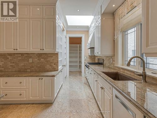 33 Maple Grove Avenue, Richmond Hill, ON - Indoor Photo Showing Kitchen