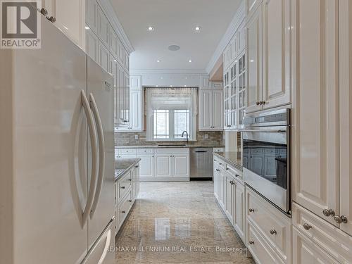 33 Maple Grove Avenue, Richmond Hill, ON - Indoor Photo Showing Kitchen With Upgraded Kitchen