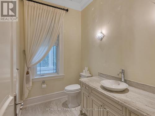 33 Maple Grove Avenue, Richmond Hill, ON - Indoor Photo Showing Bathroom