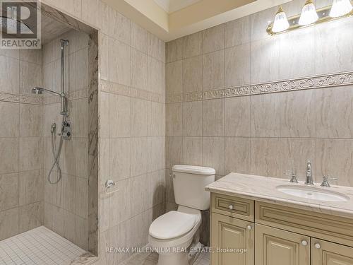 33 Maple Grove Avenue, Richmond Hill, ON - Indoor Photo Showing Bathroom