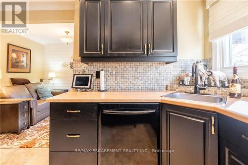 89 Larraine Avenue, Hamilton, ON - Indoor Photo Showing Kitchen