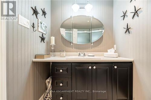 89 Larraine Avenue, Hamilton, ON - Indoor Photo Showing Bathroom