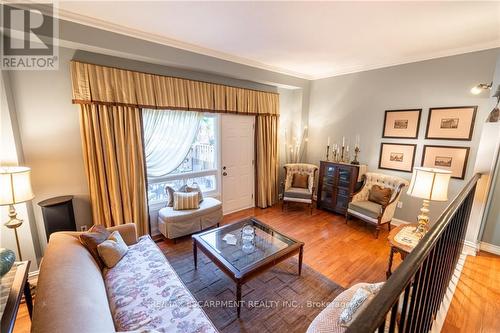 89 Larraine Avenue, Hamilton, ON - Indoor Photo Showing Living Room