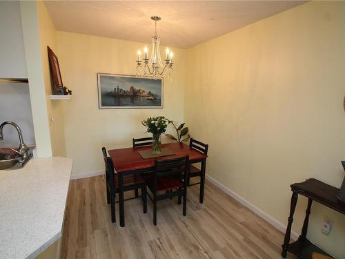 303-9942 Daniel St, Chemainus, BC - Indoor Photo Showing Dining Room