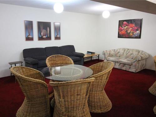 303-9942 Daniel St, Chemainus, BC - Indoor Photo Showing Living Room