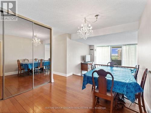 1504 - 240 Scarlett Road, Toronto, ON - Indoor Photo Showing Dining Room