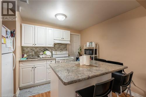 10 Brantdale Avenue, Hamilton, ON - Indoor Photo Showing Kitchen