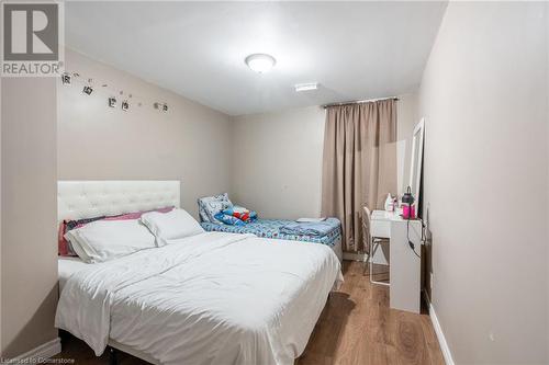 10 Brantdale Avenue, Hamilton, ON - Indoor Photo Showing Bedroom