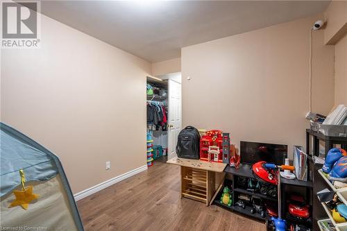 10 Brantdale Avenue, Hamilton, ON - Indoor Photo Showing Bedroom