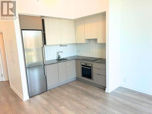 1104 - 120 Parliament Street, Toronto, ON - Indoor Photo Showing Kitchen