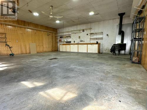 626 Veilleux Street, Hearst, ON - Indoor Photo Showing Garage