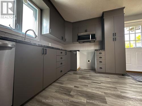 626 Veilleux Street, Hearst, ON - Indoor Photo Showing Kitchen