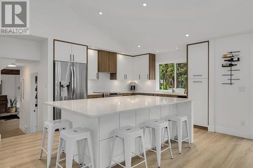 974 Nassau Crescent, Kelowna, BC - Indoor Photo Showing Kitchen With Upgraded Kitchen