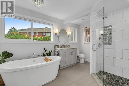 974 Nassau Crescent, Kelowna, BC - Indoor Photo Showing Bathroom