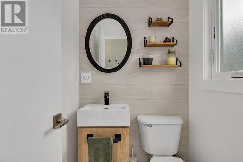 974 Nassau Crescent, Kelowna, BC - Indoor Photo Showing Bathroom