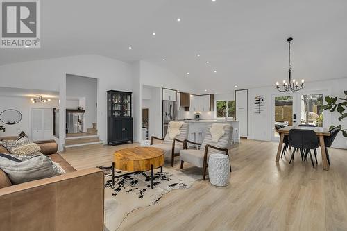 974 Nassau Crescent, Kelowna, BC - Indoor Photo Showing Living Room