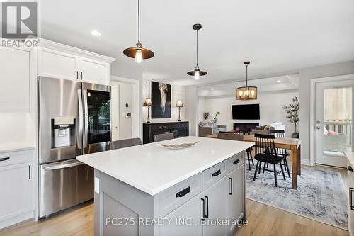 965 Cherryhaven Drive, London, ON - Indoor Photo Showing Kitchen With Upgraded Kitchen