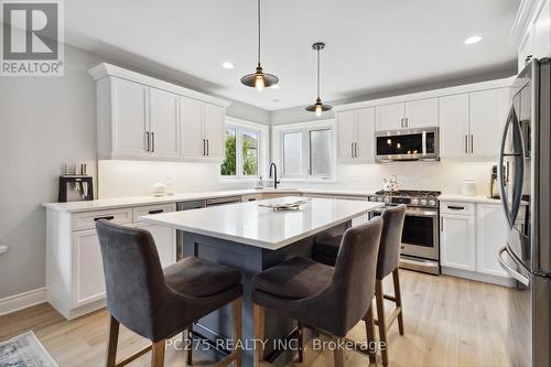 965 Cherryhaven Drive, London, ON - Indoor Photo Showing Kitchen With Upgraded Kitchen