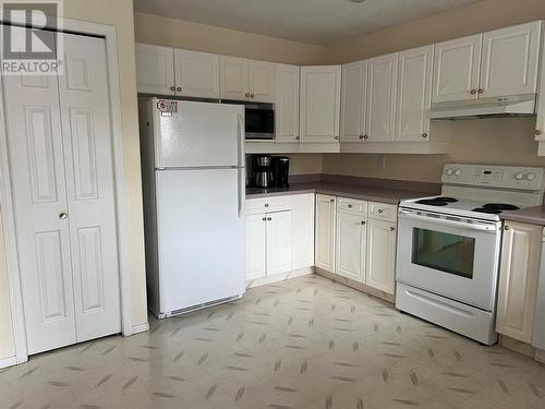 5123 42 Street Ne, Chetwynd, BC - Indoor Photo Showing Kitchen