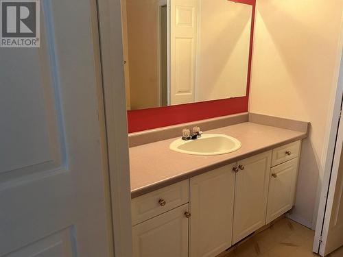 5123 42 Street Ne, Chetwynd, BC - Indoor Photo Showing Bathroom