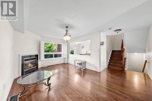 909 Oaktree Crescent, Newmarket, ON - Indoor Photo Showing Living Room With Fireplace