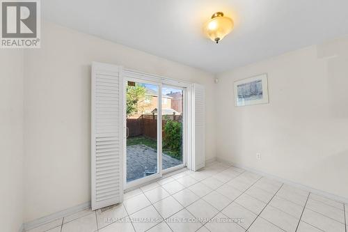 909 Oaktree Crescent, Newmarket, ON - Indoor Photo Showing Other Room