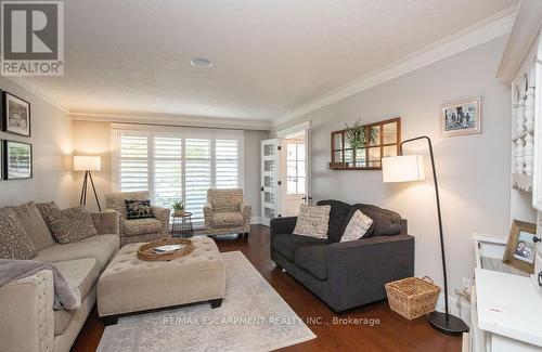 493 Wicklow Road, Burlington, ON - Indoor Photo Showing Living Room