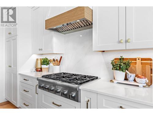 5711 Jasper Way, Kelowna, BC - Indoor Photo Showing Kitchen