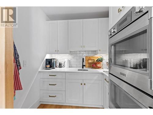 5711 Jasper Way, Kelowna, BC - Indoor Photo Showing Kitchen