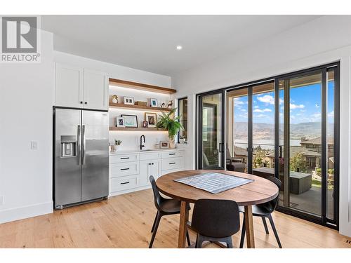 5711 Jasper Way, Kelowna, BC - Indoor Photo Showing Dining Room