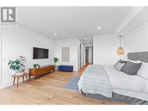 5711 Jasper Way, Kelowna, BC - Indoor Photo Showing Bedroom