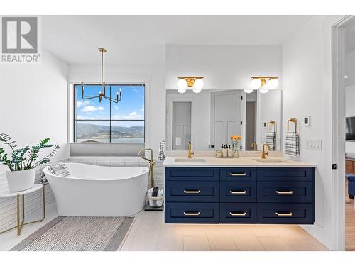 5711 Jasper Way, Kelowna, BC - Indoor Photo Showing Bathroom