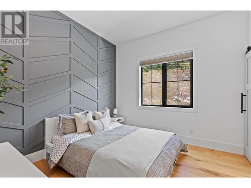 5711 Jasper Way, Kelowna, BC - Indoor Photo Showing Bedroom