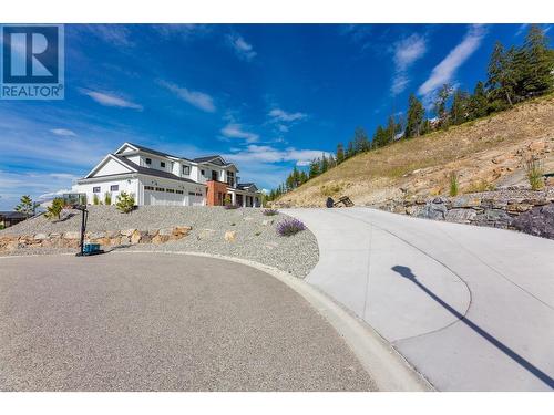 5711 Jasper Way, Kelowna, BC - Outdoor