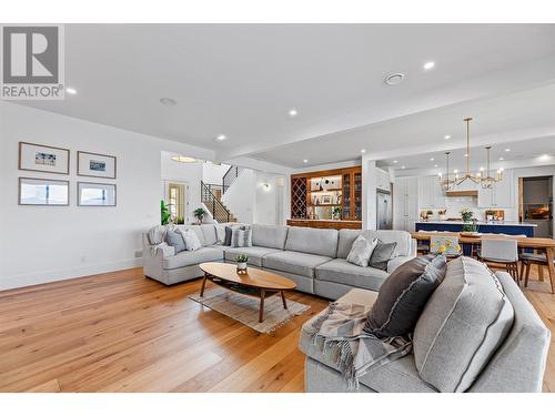 5711 Jasper Way, Kelowna, BC - Indoor Photo Showing Living Room