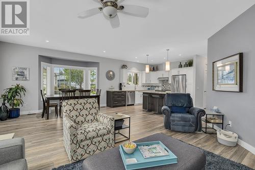 3400 Kingfisher Road, West Kelowna, BC - Indoor Photo Showing Living Room