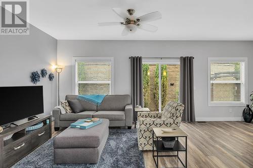 3400 Kingfisher Road, West Kelowna, BC - Indoor Photo Showing Living Room